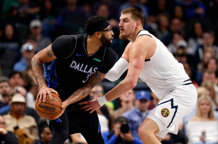 浓眉31分约基奇空砍29分 独行侠险胜掘金